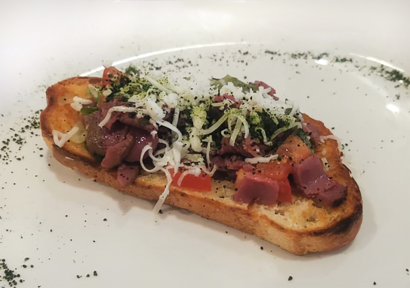 Брускетта с мясом по-трентински